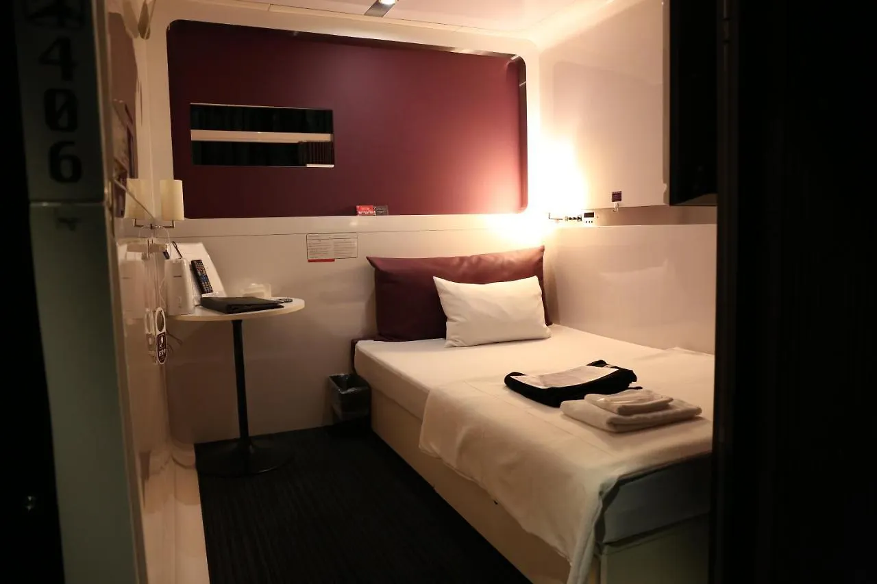 First Cabin Midosuji Namba Osaka Hotel a capsule