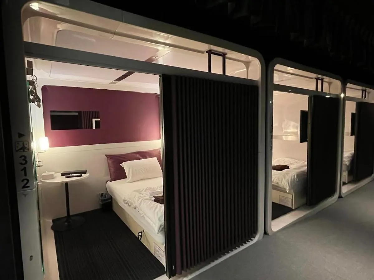 First Cabin Midosuji Namba Osaka 3*,  Japón