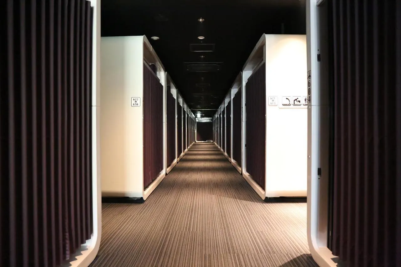 First Cabin Midosuji Namba Osaka Hotel cápsula
